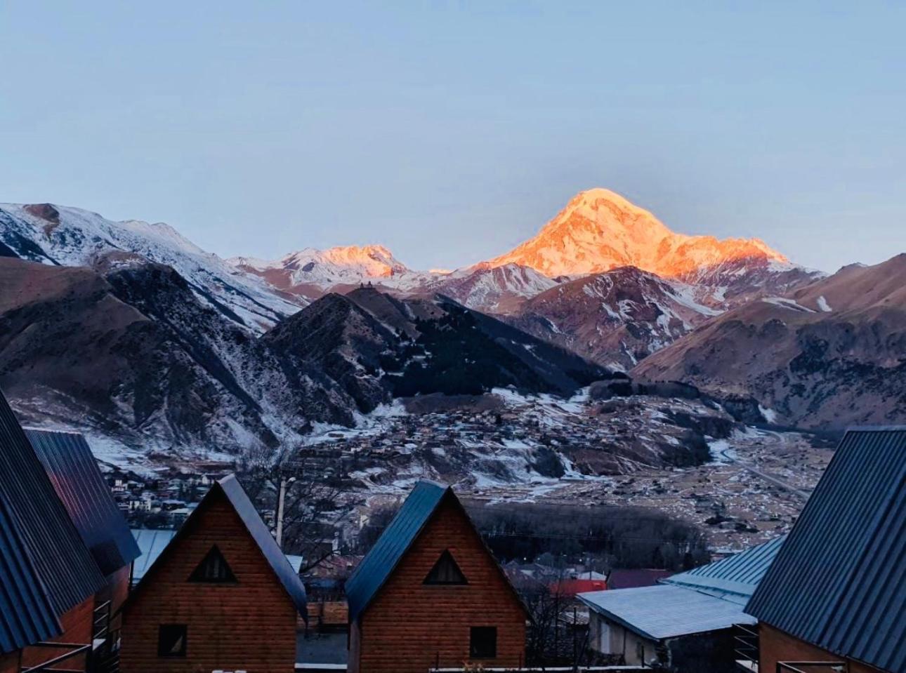 Guesthouse Elli & Cottages Kazbegi Ngoại thất bức ảnh