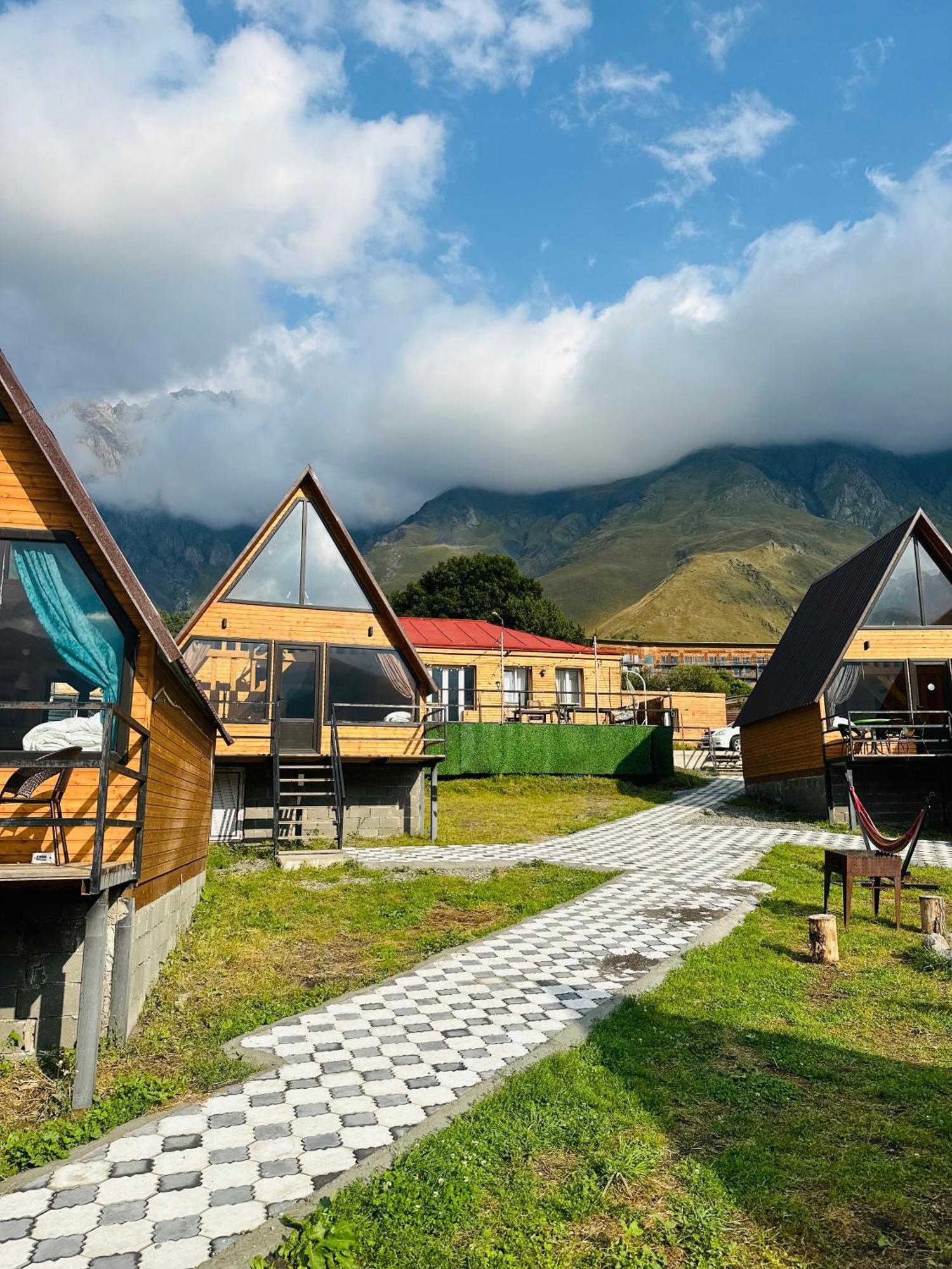 Guesthouse Elli & Cottages Kazbegi Ngoại thất bức ảnh