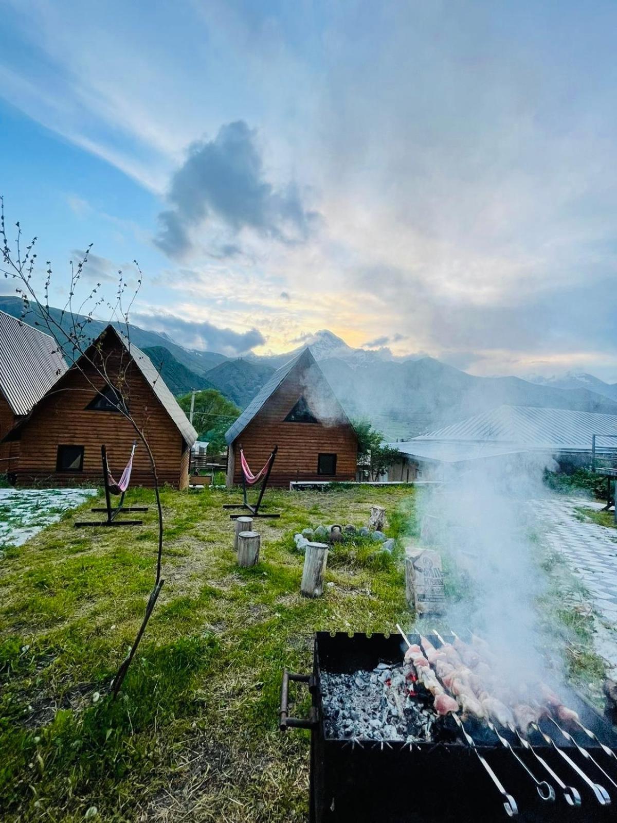 Guesthouse Elli & Cottages Kazbegi Ngoại thất bức ảnh